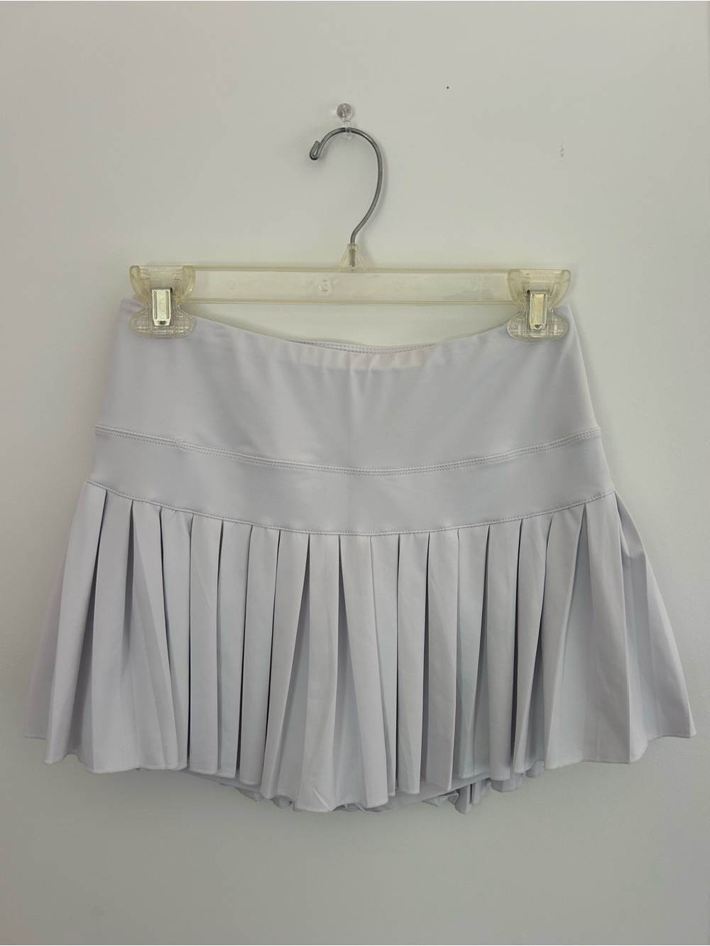 Gold Hinge White Pleated Athletic Skirt — Size Medium — Tennis & Golf